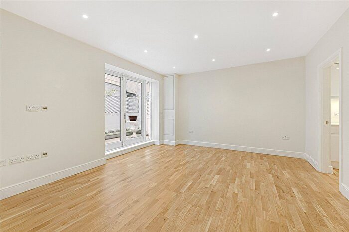 3 Bedroom Flat To Rent In Bramham Gardens, Earls Court, London, SW5