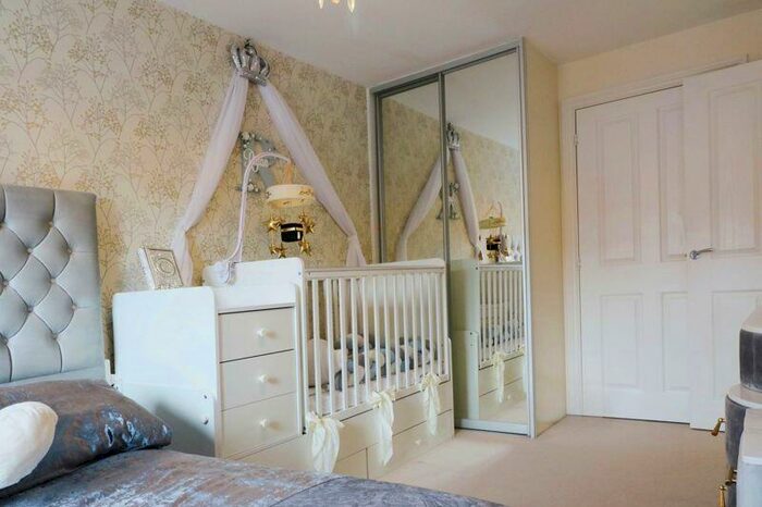 2 Bedroom Flat For Sale In Chadwick Road, Langley, SL3