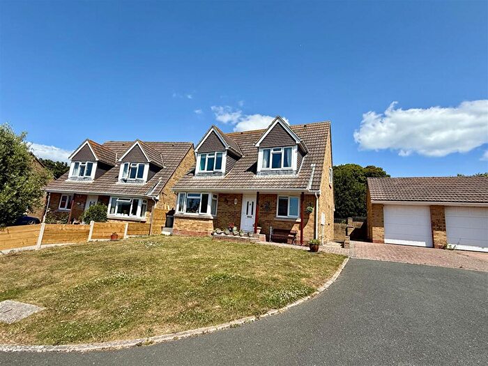 3 Bedroom Detached House For Sale In The Nurseries, Freshwater, PO40