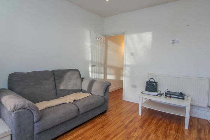 Studio To Rent In Connaught Road, Roath, Cardiff, CF24
