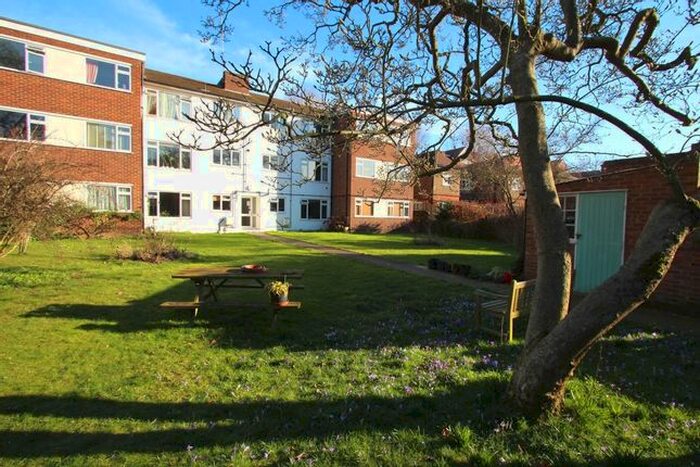 3 Bedroom Flat To Rent In Maple Road, Surbiton, KT6