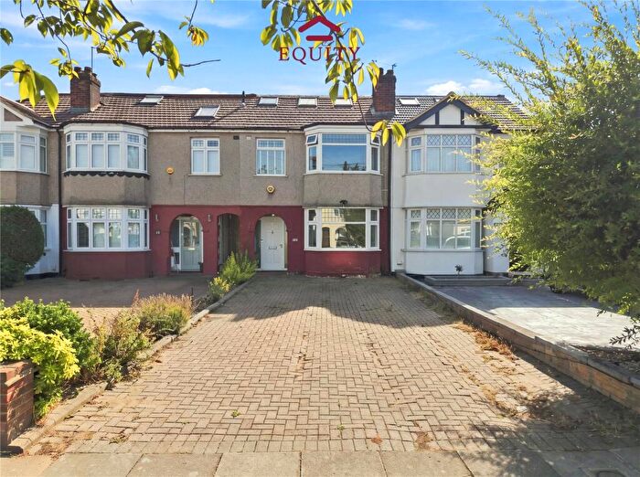 5 Bedroom Terraced House For Sale In Buckingham Close, Enfield, Middlesex, EN1
