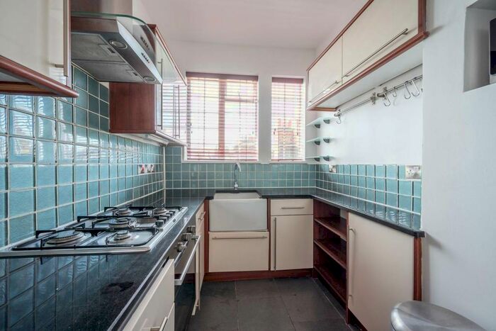 2 Bedroom Flat To Rent In Grove Road, Barnes, London, SW13