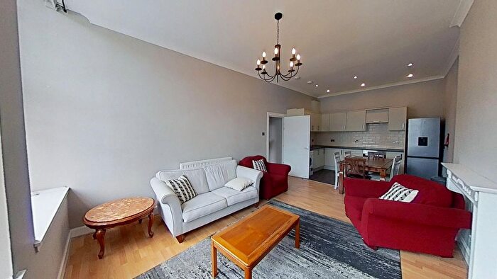 3 Bedroom Flat To Rent In Union Place, New Town, Edinburgh, EH1