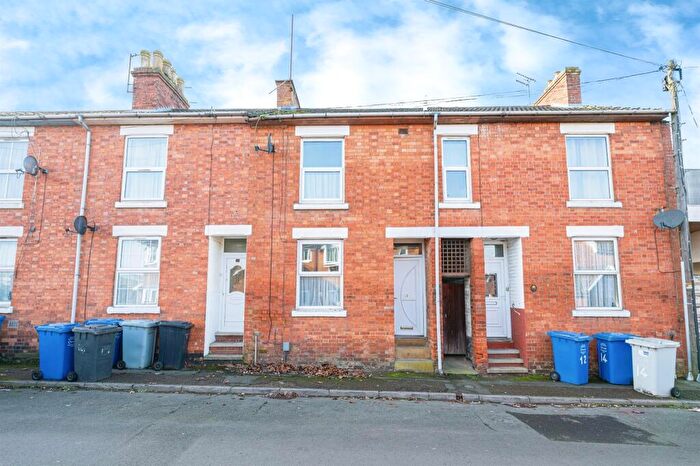 3 Bedroom Terraced House For Sale In Ford Street, Kettering, NN16