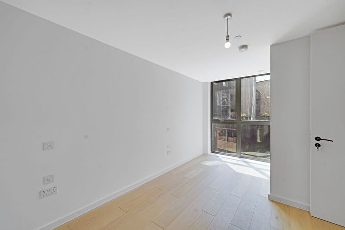 2 Bedroom Flat To Rent In Bayford Street, London, E8