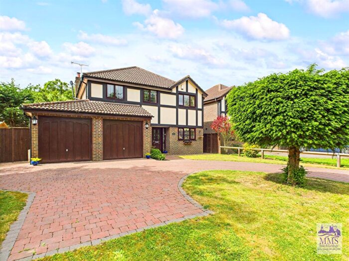4 Bedroom Detached House For Sale In Southfleet Avenue, Longfield, DA3