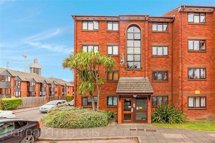 1 Bedroom Flat To Rent In Cotton Avenue, London, W3