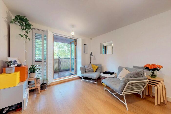 2 Bedroom Flat To Rent In Meath Crescent, Bethnal Green, London, E2