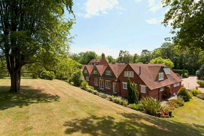 4 Bedroom Link Detached House For Sale In North Road, Goudhurst, Kent, TN17