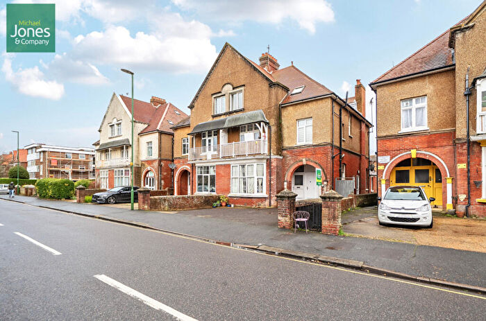 1 Bedroom Flat To Rent In Beach Road, Littlehampton, West Sussex, BN17