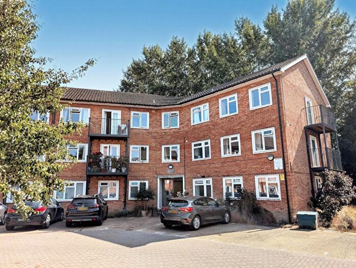 1 Bedroom Flat To Rent In Bishopric, Horsham, RH12