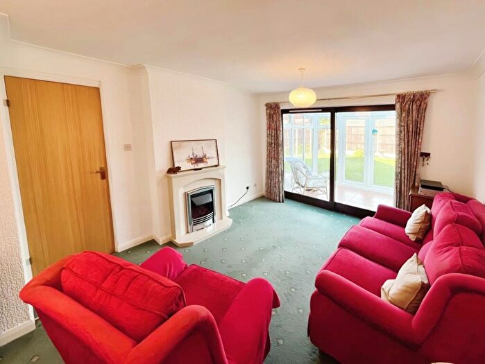 2 Bedroom Bungalow For Sale In Osprey Road, Leicester, Leicestershire, LE4