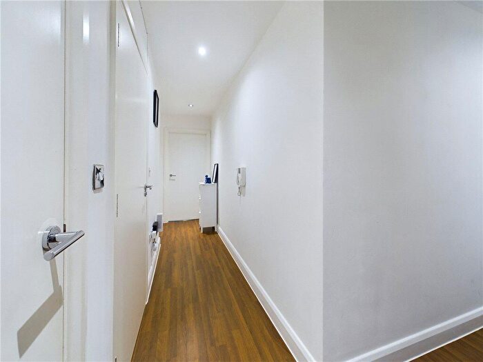 1 Bedroom Apartment For Sale In Bournemouth Road, London, SE15