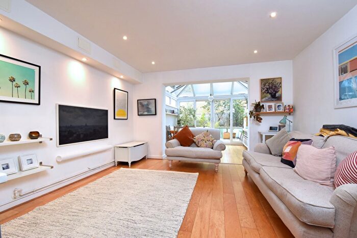 4 Bedroom Terraced House For Sale In Highwood Close, Southwark, London, Nh, SE22