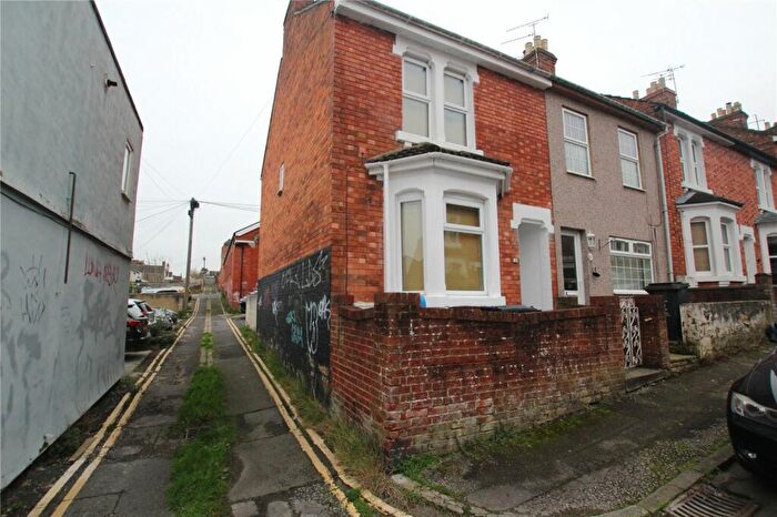 3 Bedroom Terraced House To Rent In Stanier Street, Swindon, SN1