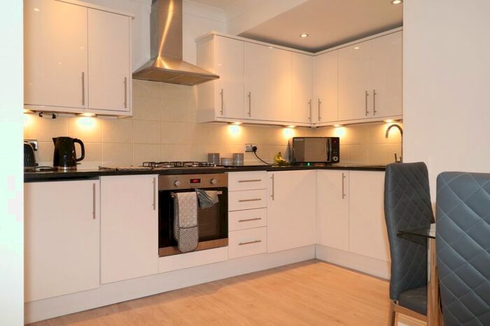 1 Bedroom Flat To Rent In Faversham Road, Beckenham, Kent BR3