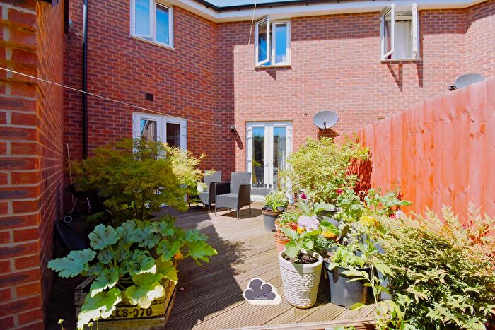 3 Bedroom Semi-Detached House For Sale In Signals Drive, Coventry, CV3