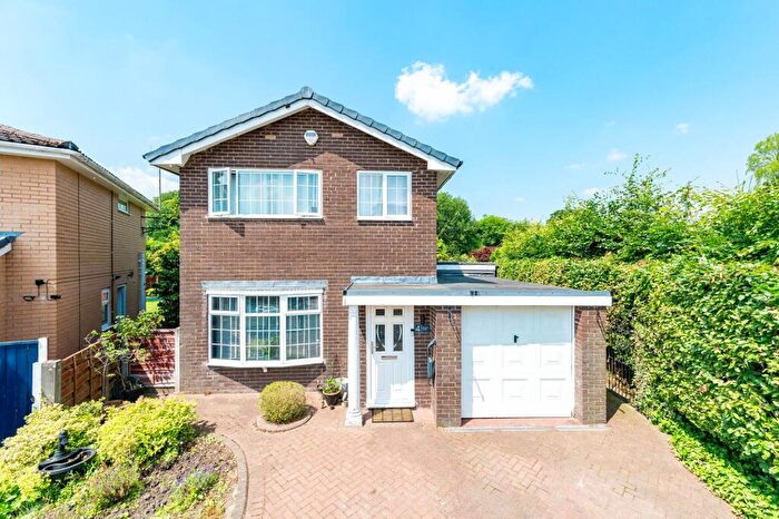 3 Bedroom Detached House For Sale In Arundel Close, Brandlesholme, BL8