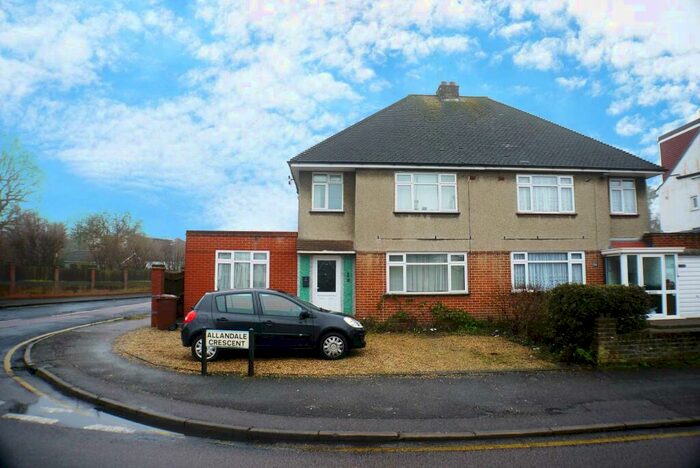 6 Bedroom House To Rent In Allandale Crescent, Potters Bar, EN6