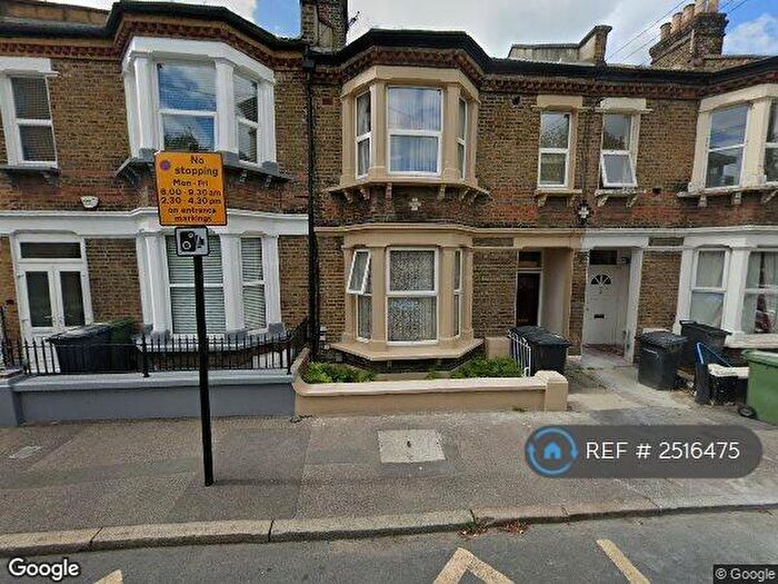 Studio To Rent In New Cross Gate, London, SE14