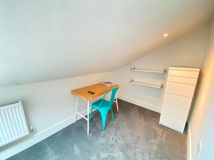 2 Bedroom Apartment To Rent In Advert Flat, Derby Road, Nottingham, NG1