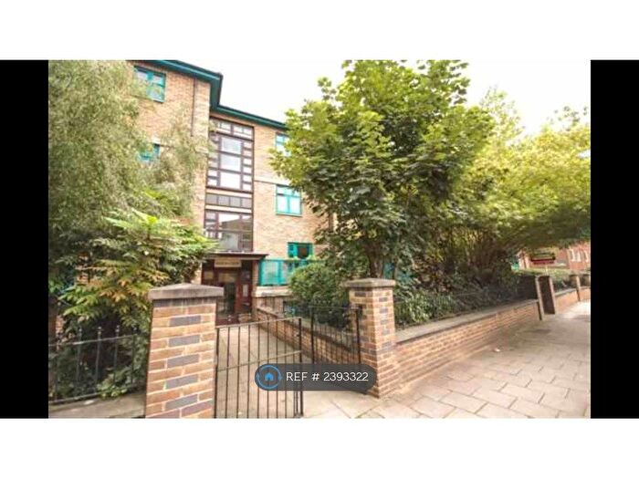 1 Bedroom Flat To Rent In Bishops Court, London, N16