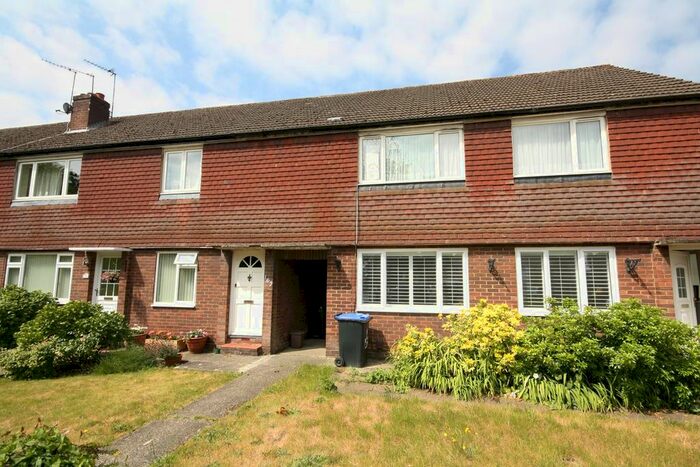 2 Bedroom Flat To Rent In Pinewood Green, Iver, SL0