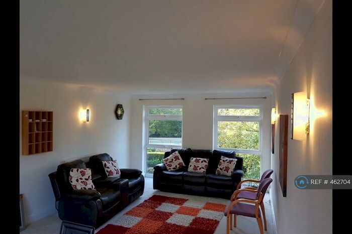 2 Bedroom Flat To Rent In Grosvenor Drive, Berkshire, SL6