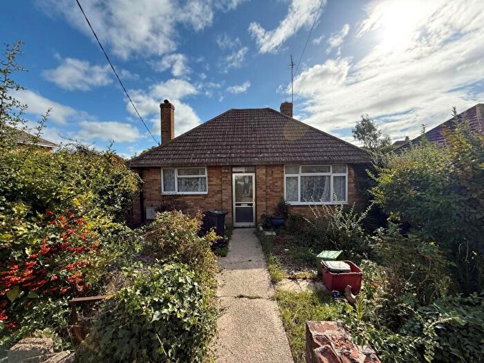 2 Bedroom Detached Bungalow For Sale In Butchers Lane, Walton-on-the-naze, CO14