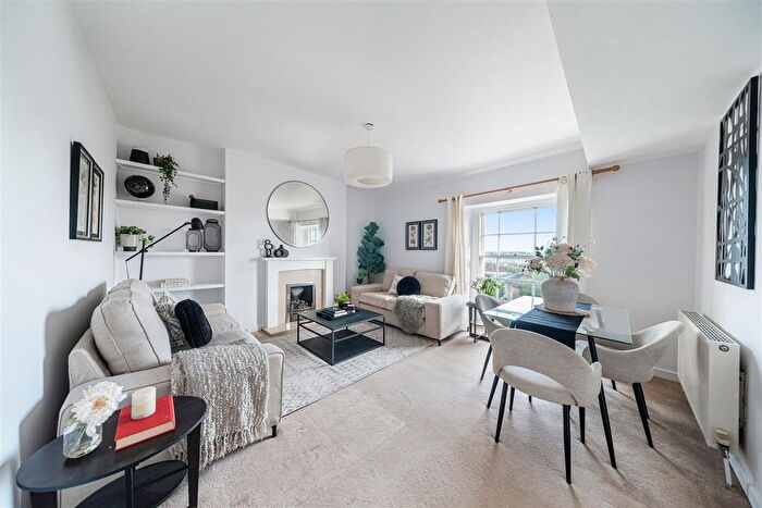 2 Bedroom Flat For Sale In Cotham Grove, Bristol, BS6