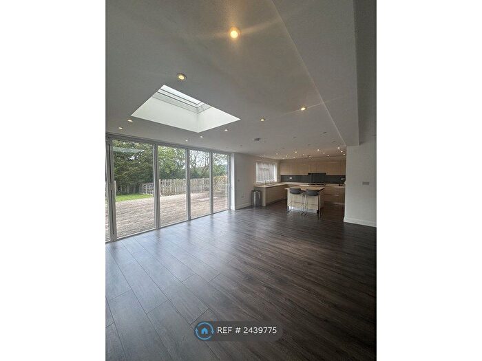 5 Bedroom Detached House To Rent In Edgwarebury Lane, Edgware, HA8