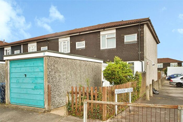 3 Bedroom End Of Terrace House For Sale In Meadow Close, Barnet, Hertfordshire, EN5