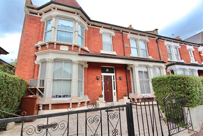 6 Bedroom Mews For Sale In Allerton Road, London, N16