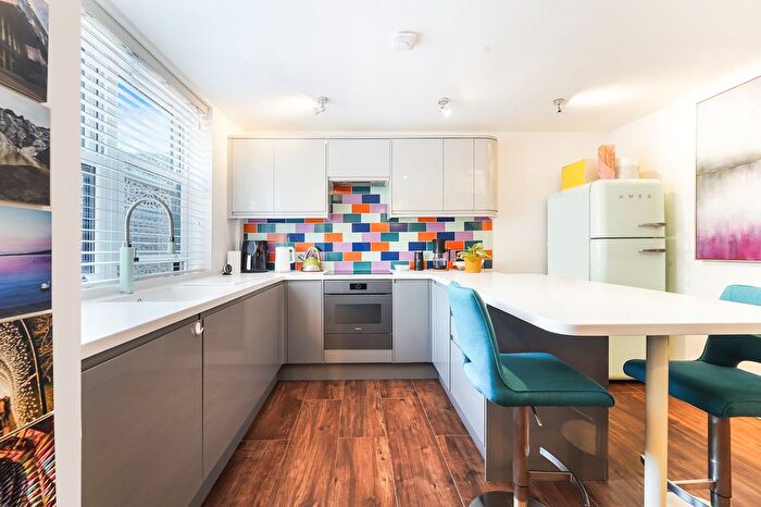 1 Bedroom Flat To Rent In Pine Grove, SW19