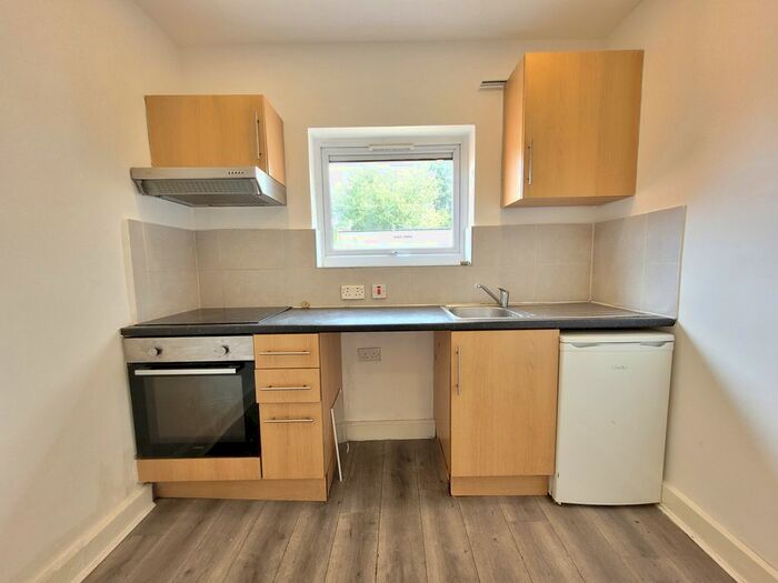 Studio To Rent In Marsh Road, Luton, LU3