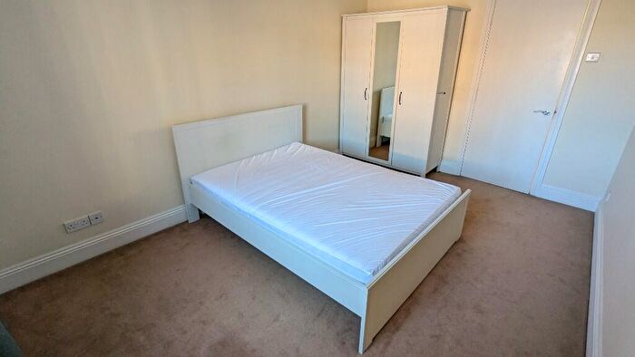 2 Bedroom Flat To Rent In Canute Road, Southampton, Hampshire, SO14
