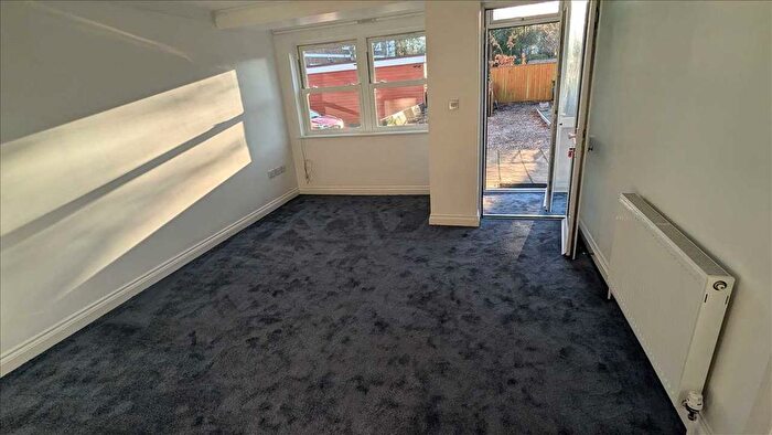 2 Bedroom Flat To Rent In Avonwick Apartments, Aveland Road, Torquay, TQ1