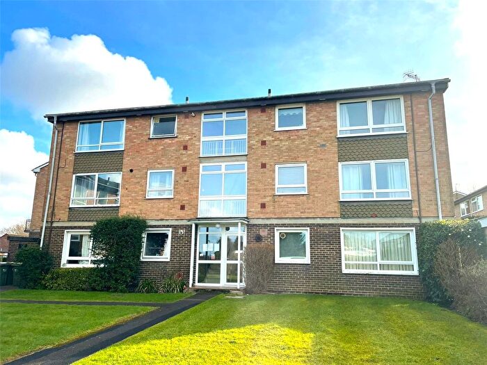 2 Bedroom Flat To Rent In Wilderness Road, Guildford, Surrey, GU2