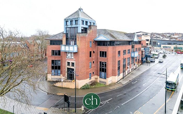 2 Bedroom Flat To Rent In Clarence Street, Swindon, Wiltshire, SN1