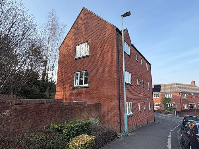2 Bedroom Flat To Rent In Phelps Mill Close, Dursley, GL11