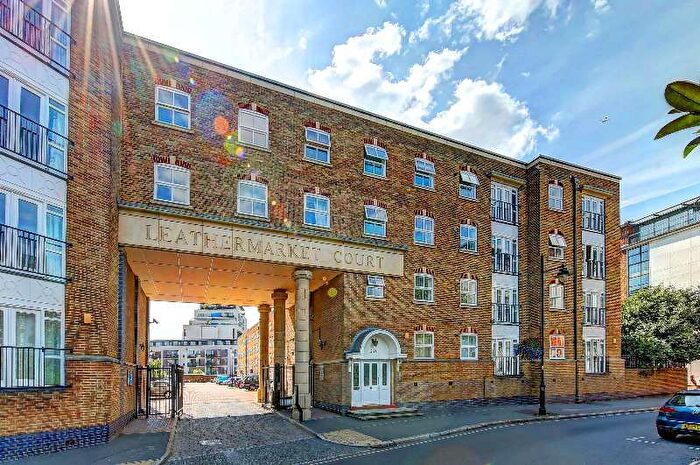 3 Bedroom Flat To Rent In Leathermarket Court, London, SE1