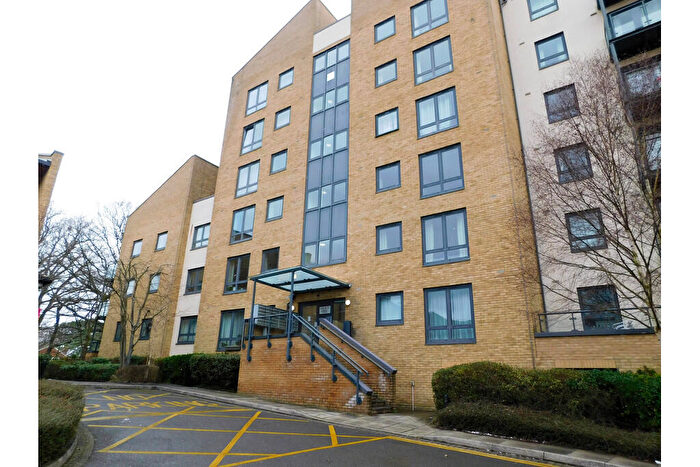 1 Bedroom Flat To Rent In Ashton Court, Woking, Surrey, GU21