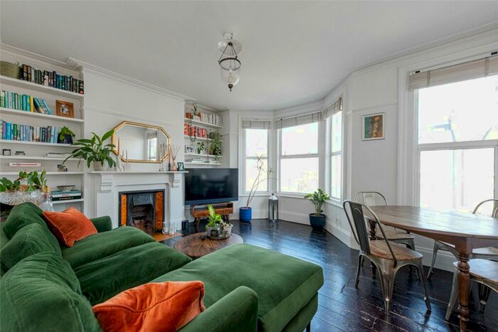 2 Bedroom Apartment To Rent In Buchanan Gardens, Kensal Rise, NW10