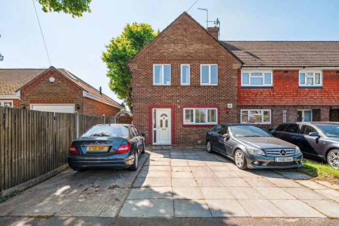 4 Bedroom End Of Terrace House For Sale In Gloucester Crescent, Staines-Upon-Thames, TW18