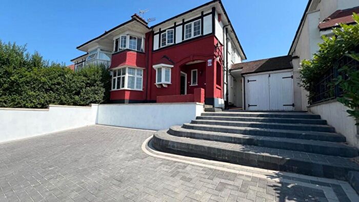 2 Bedroom Flat To Rent In Hendon Way, Hendon, NW4