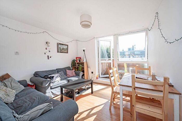 4 Bedroom Maisonette To Rent In Pitfield Street, Hoxton, London, N1
