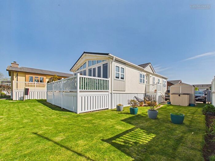 2 Bedroom Park Home For Sale In Yarwell Mill, Yarwell, Peterborough, PE8