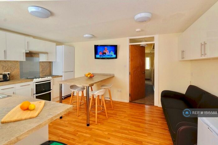 4 Bedroom Terraced House To Rent In Millfield Close, Chichester, PO19