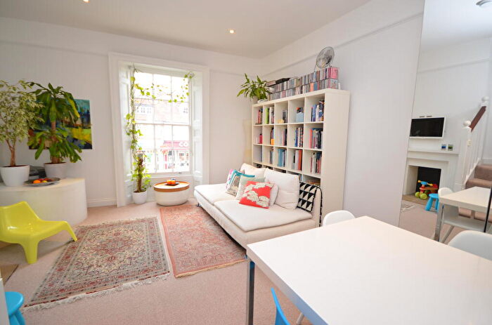 2 Bedroom Apartment To Rent In Wells Courtyard, - West Street, Farnham, Surrey, GU9